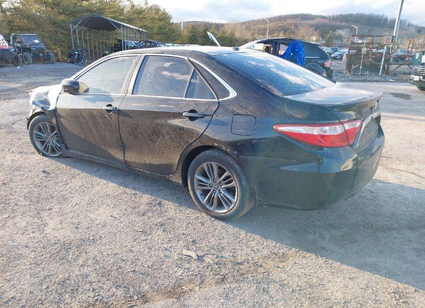Photo 3 of 2015 Toyota Camry SE (VIN 4T1BF1FK9FU018516)