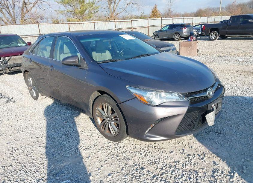 2015 Toyota Camry SE (VIN 4T1BF1FK9FU030990) main photo