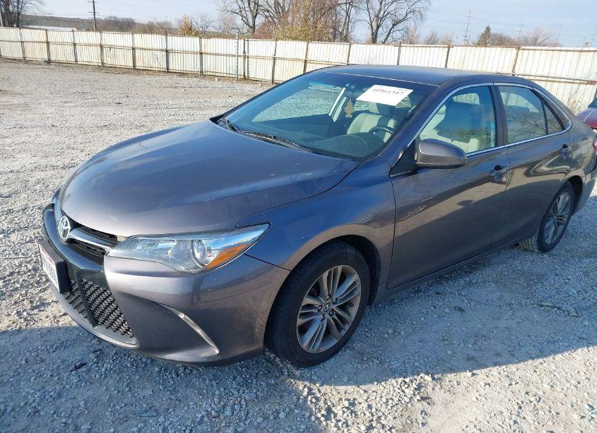 Photo 2 of 2015 Toyota Camry SE (VIN 4T1BF1FK9FU030990)