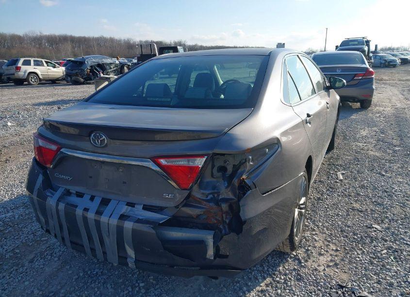 Photo 4 of 2015 Toyota Camry SE (VIN 4T1BF1FK9FU030990)