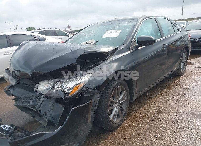 Photo 2 of 2015 Toyota Camry SE (VIN 4T1BF1FK9FU033565)