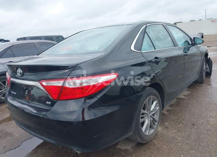 Photo 4 of 2015 Toyota Camry SE (VIN 4T1BF1FK9FU033565)