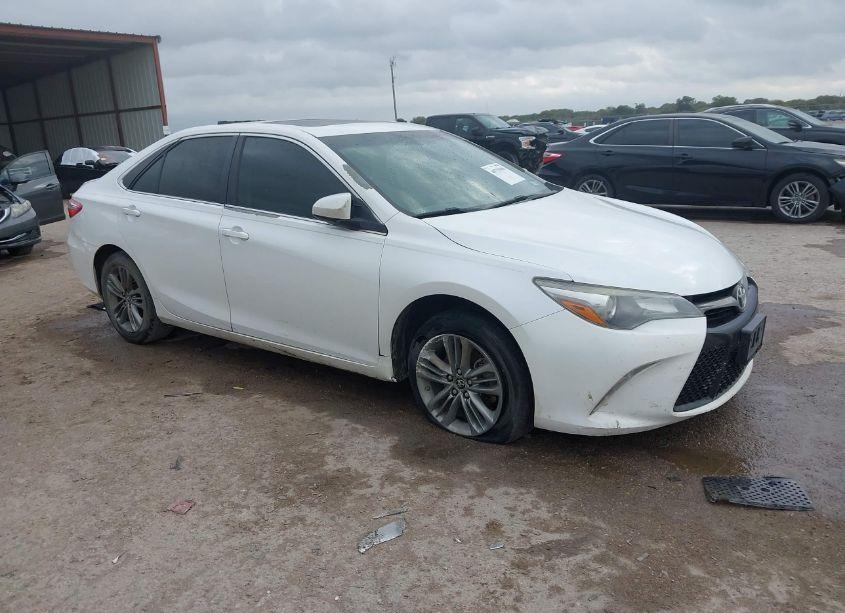 2015 Toyota Camry SE (VIN 4T1BF1FK9FU046462) main photo