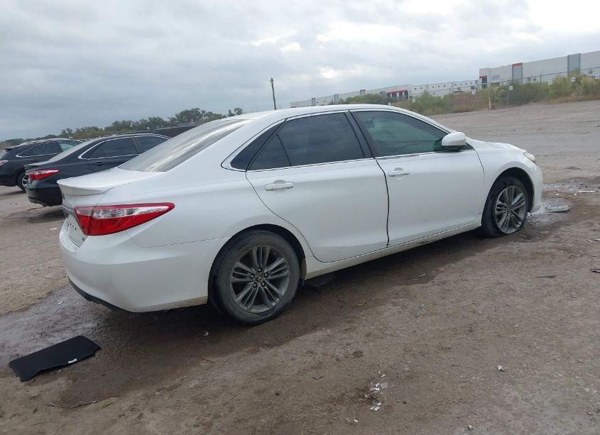 Photo 4 of 2015 Toyota Camry SE (VIN 4T1BF1FK9FU046462)