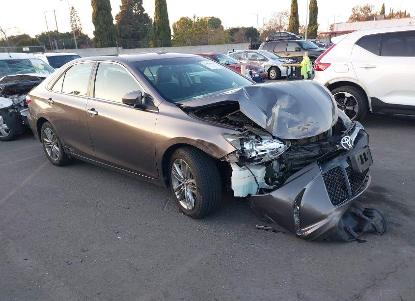 2015 Toyota Camry SE (VIN 4T1BF1FK9FU050608) main photo
