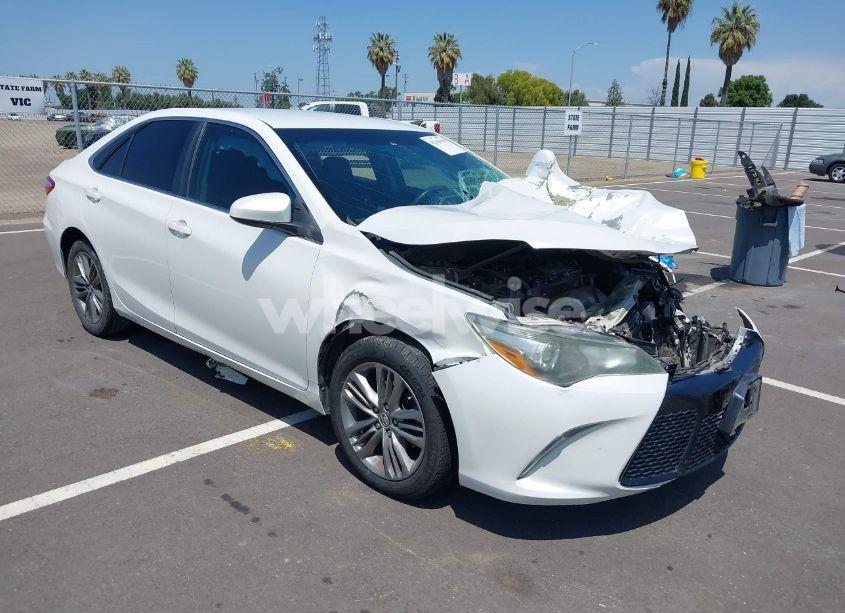 2015 Toyota Camry SE (VIN 4T1BF1FK9FU073399) main photo