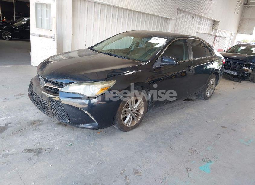 Photo 2 of 2015 Toyota Camry SE (VIN 4T1BF1FK9FU080613)