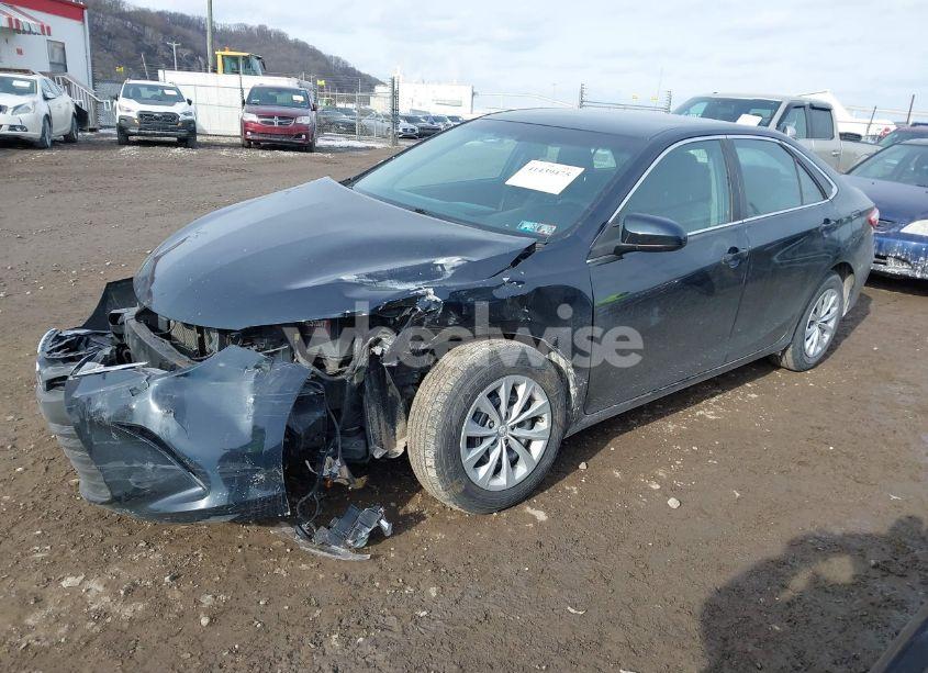 Photo 2 of 2015 Toyota Camry LE (VIN 4T1BF1FK9FU085357)