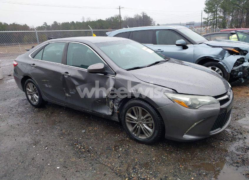 2015 Toyota Camry SE (VIN 4T1BF1FK9FU088551) main photo