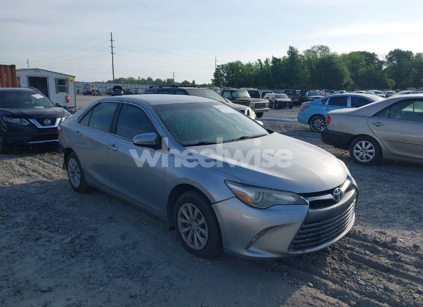 2015 Toyota Camry LE (VIN 4T1BF1FK9FU094401) main photo
