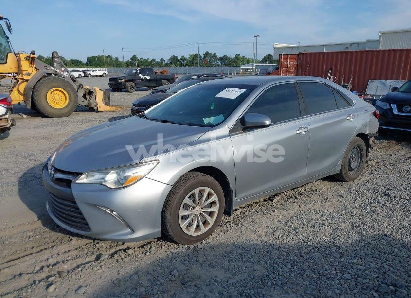 Photo 2 of 2015 Toyota Camry LE (VIN 4T1BF1FK9FU094401)