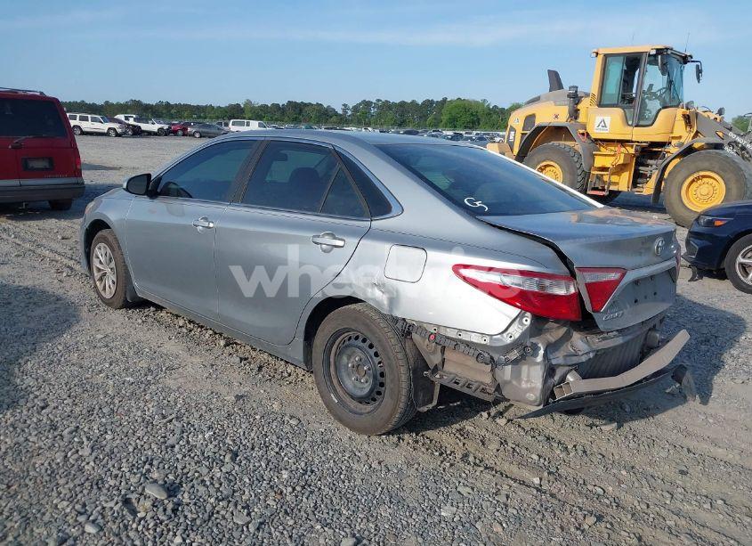 Photo 3 of 2015 Toyota Camry LE (VIN 4T1BF1FK9FU094401)