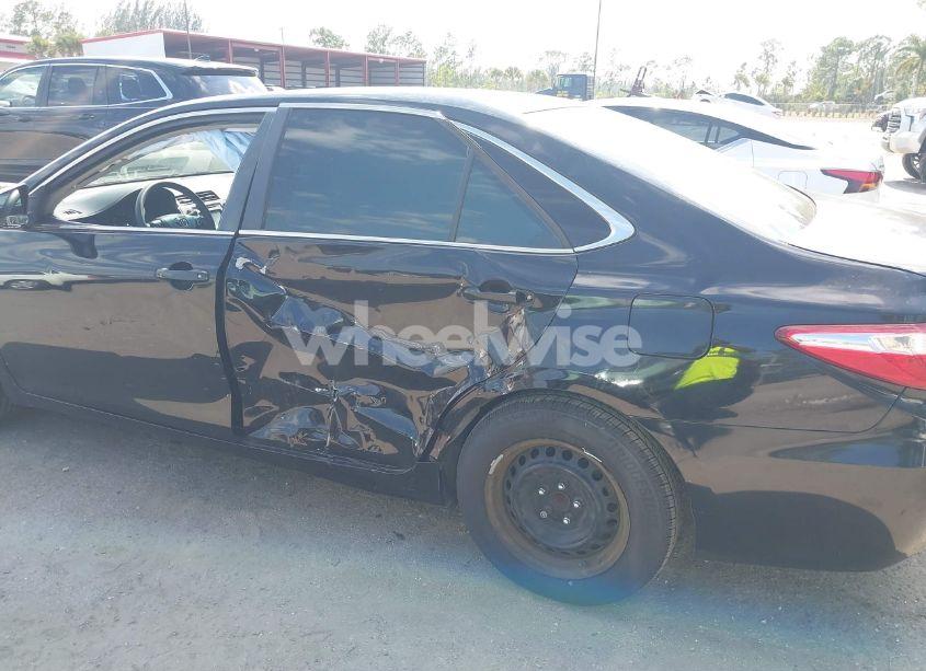 Photo 6 of 2015 Toyota Camry LE (VIN 4T1BF1FK9FU098965)