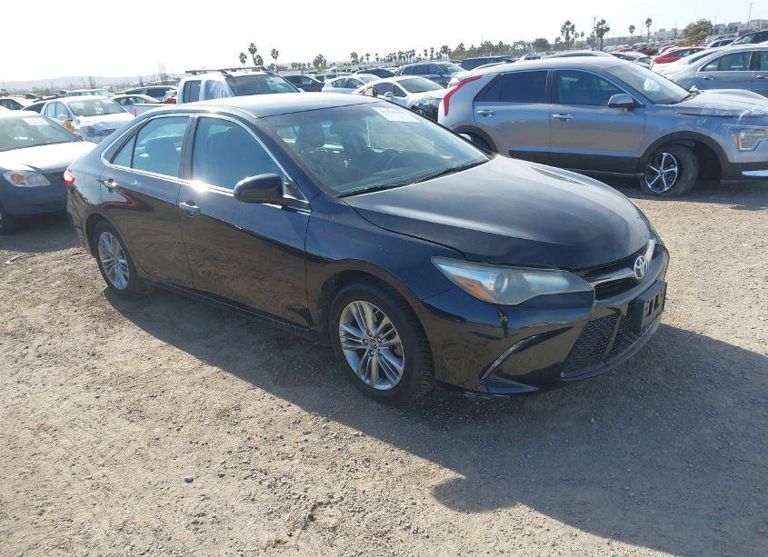 2015 Toyota Camry SE (VIN 4T1BF1FK9FU110452) main photo