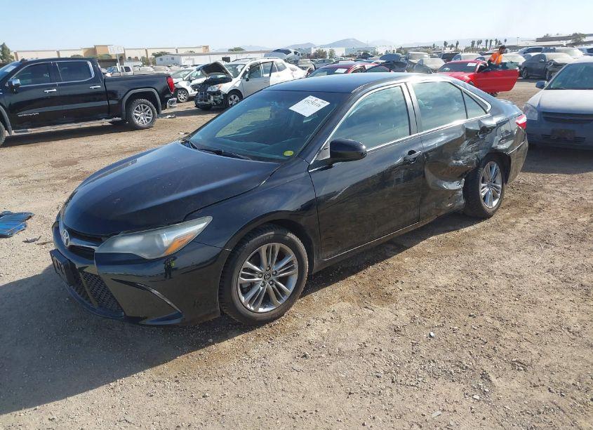 Photo 2 of 2015 Toyota Camry SE (VIN 4T1BF1FK9FU110452)