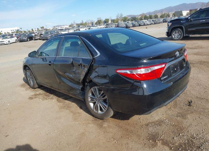 Photo 3 of 2015 Toyota Camry SE (VIN 4T1BF1FK9FU110452)