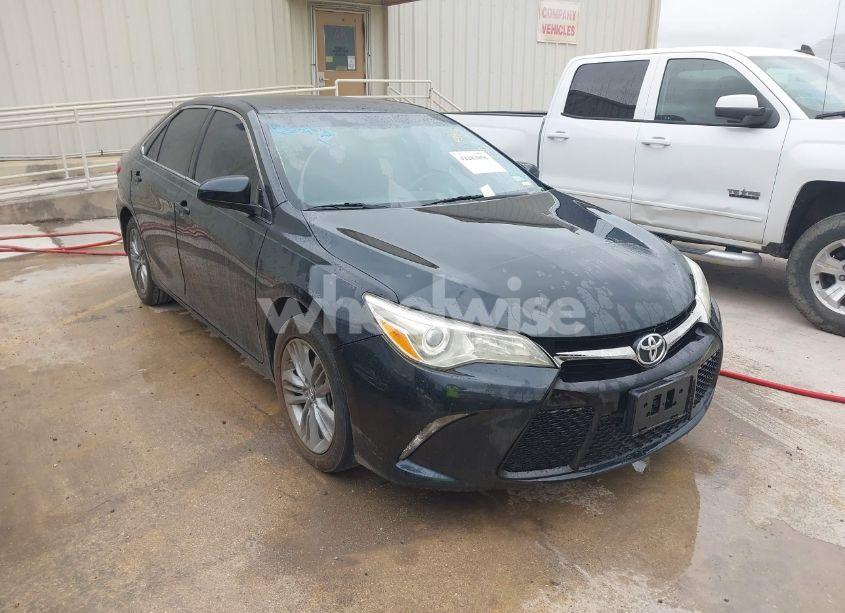 2015 Toyota Camry SE (VIN 4T1BF1FK9FU482017) main photo