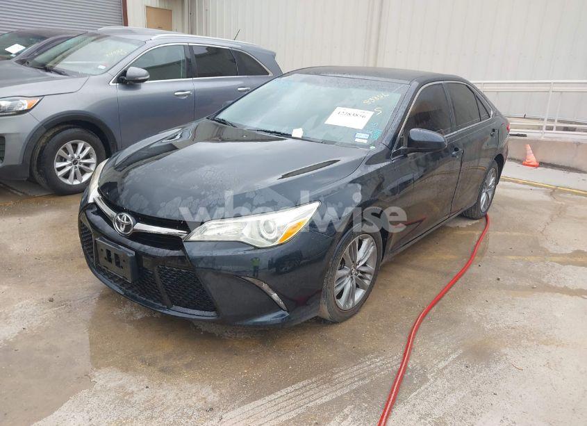 Photo 2 of 2015 Toyota Camry SE (VIN 4T1BF1FK9FU482017)