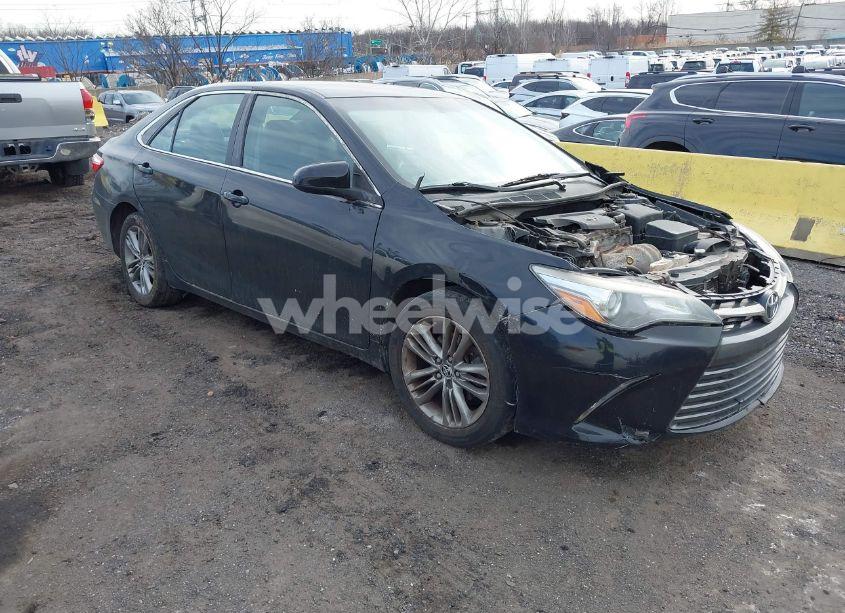 2015 Toyota Camry SE (VIN 4T1BF1FK9FU483099) main photo
