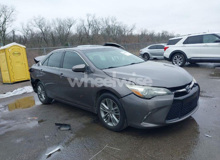 2015 Toyota Camry SE (VIN 4T1BF1FK9FU490683) main photo