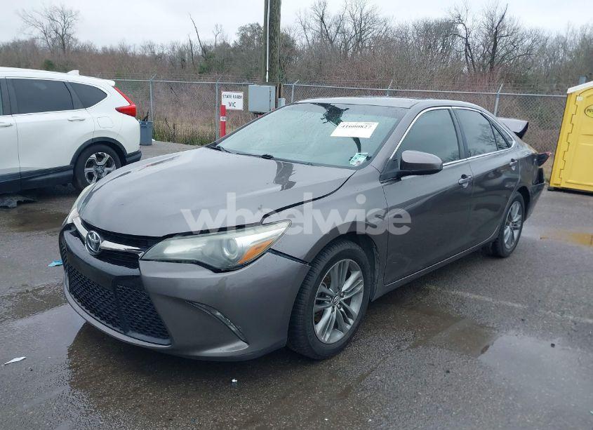 Photo 2 of 2015 Toyota Camry SE (VIN 4T1BF1FK9FU490683)