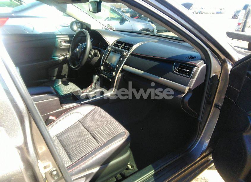 Photo 5 of 2015 Toyota Camry SE (VIN 4T1BF1FK9FU490683)