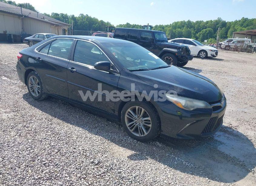 2015 Toyota Camry SE (VIN 4T1BF1FK9FU491350) main photo