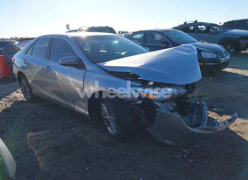 2015 Toyota Camry SE (VIN 4T1BF1FK9FU881624) main photo