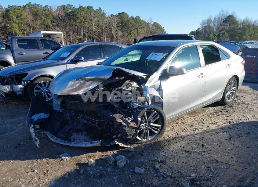 Photo 2 of 2015 Toyota Camry SE (VIN 4T1BF1FK9FU881624)