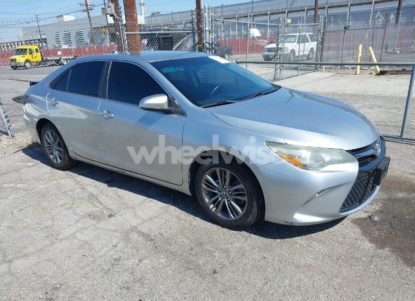 2015 Toyota Camry SE (VIN 4T1BF1FK9FU901029) main photo