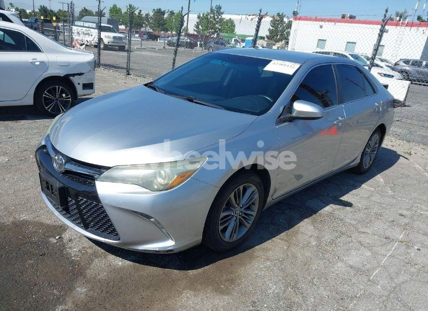 Photo 2 of 2015 Toyota Camry SE (VIN 4T1BF1FK9FU901029)