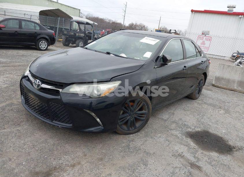 Photo 2 of 2015 Toyota Camry SE (VIN 4T1BF1FK9FU904206)