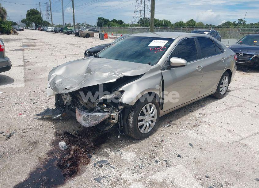 Photo 2 of 2015 Toyota Camry LE (VIN 4T1BF1FK9FU911964)