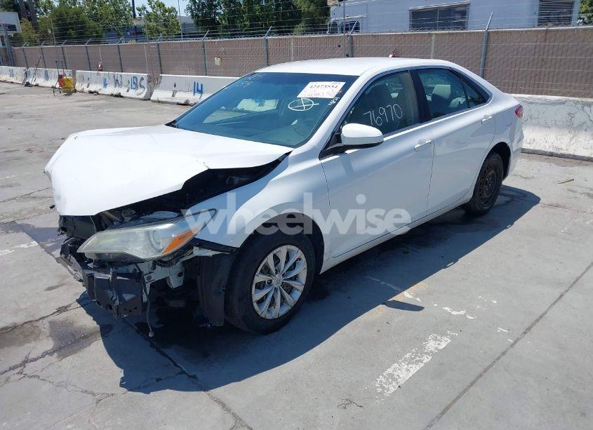 Photo 2 of 2015 Toyota Camry LE (VIN 4T1BF1FK9FU923208)