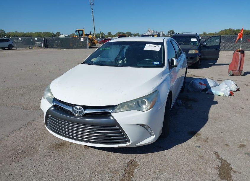Photo 2 of 2015 Toyota Camry LE (VIN 4T1BF1FK9FU923872)