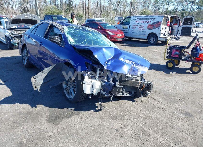 2015 Toyota Camry SE (VIN 4T1BF1FK9FU967175) main photo