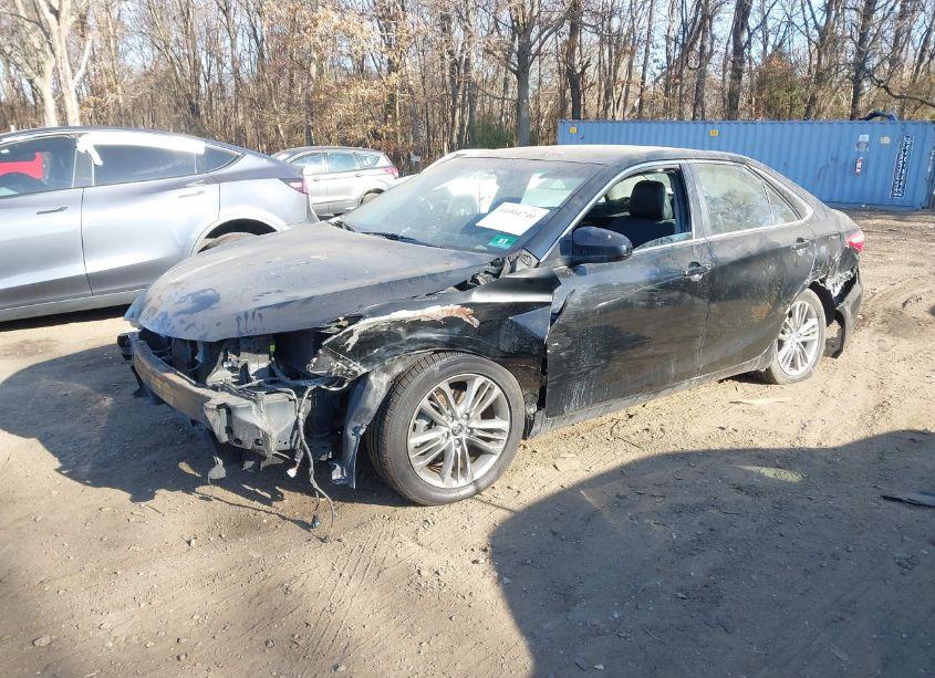 Photo 2 of 2015 Toyota Camry SE (VIN 4T1BF1FK9FU970156)