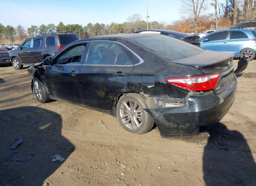 Photo 3 of 2015 Toyota Camry SE (VIN 4T1BF1FK9FU970156)