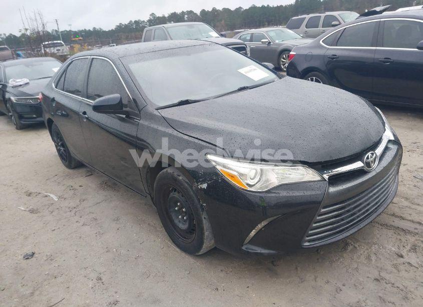 2016 Toyota Camry LE (VIN 4T1BF1FK9GU160589) main photo