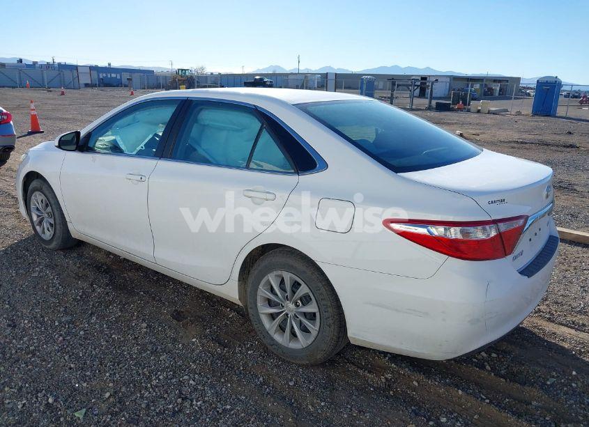 Photo 3 of 2016 Toyota Camry LE (VIN 4T1BF1FK9GU173052)