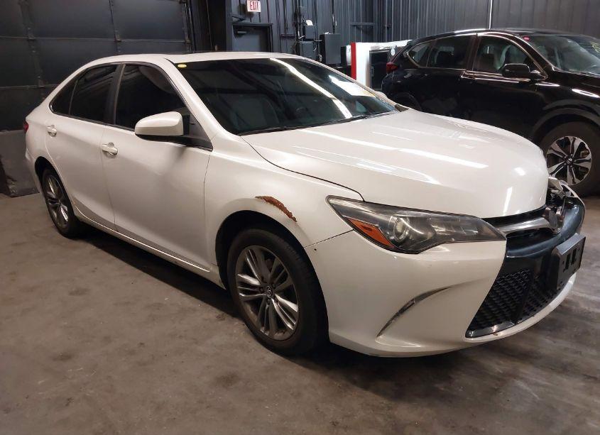 2016 Toyota Camry SE (VIN 4T1BF1FK9GU182589) main photo