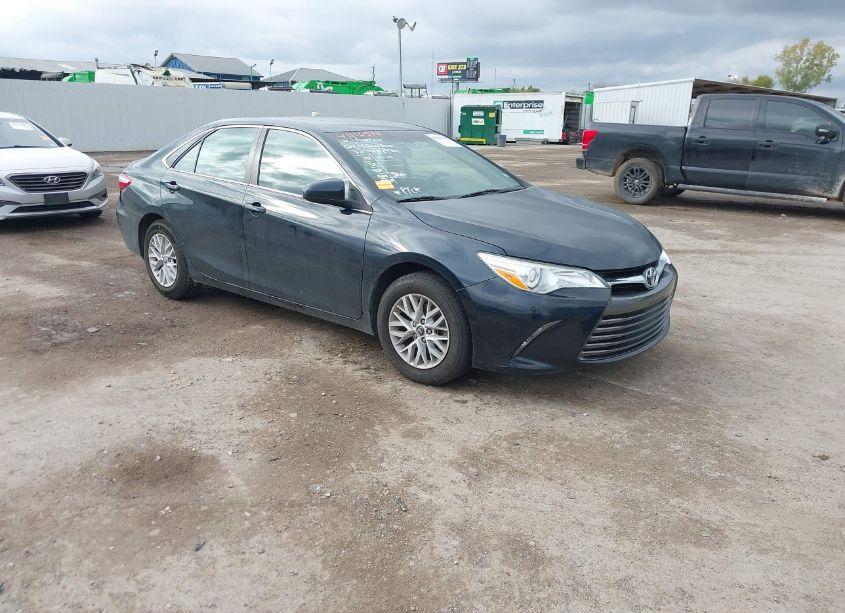 2016 Toyota Camry LE (VIN 4T1BF1FK9GU191339) main photo