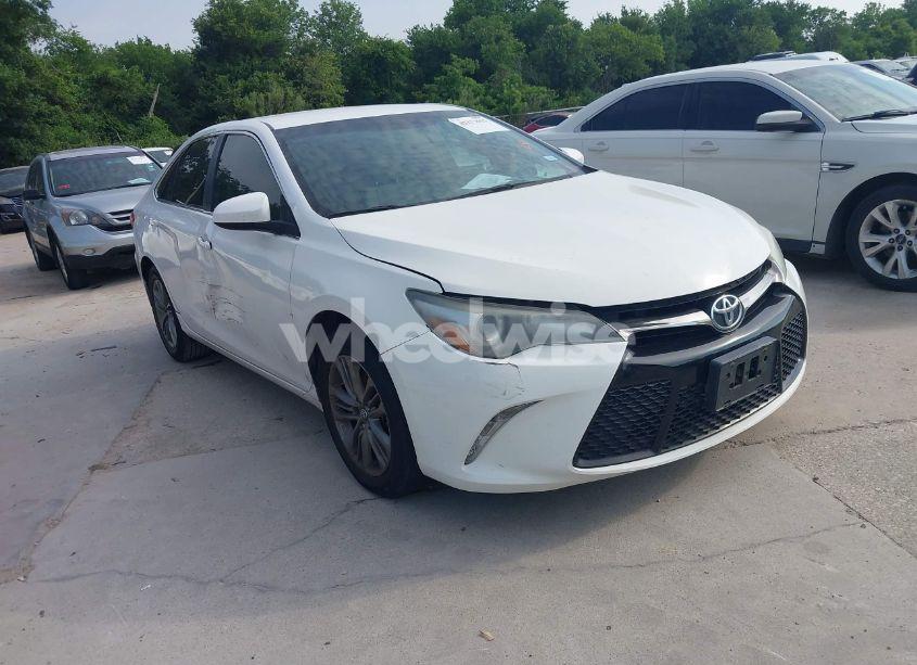 2016 Toyota Camry SE (VIN 4T1BF1FK9GU243214) main photo