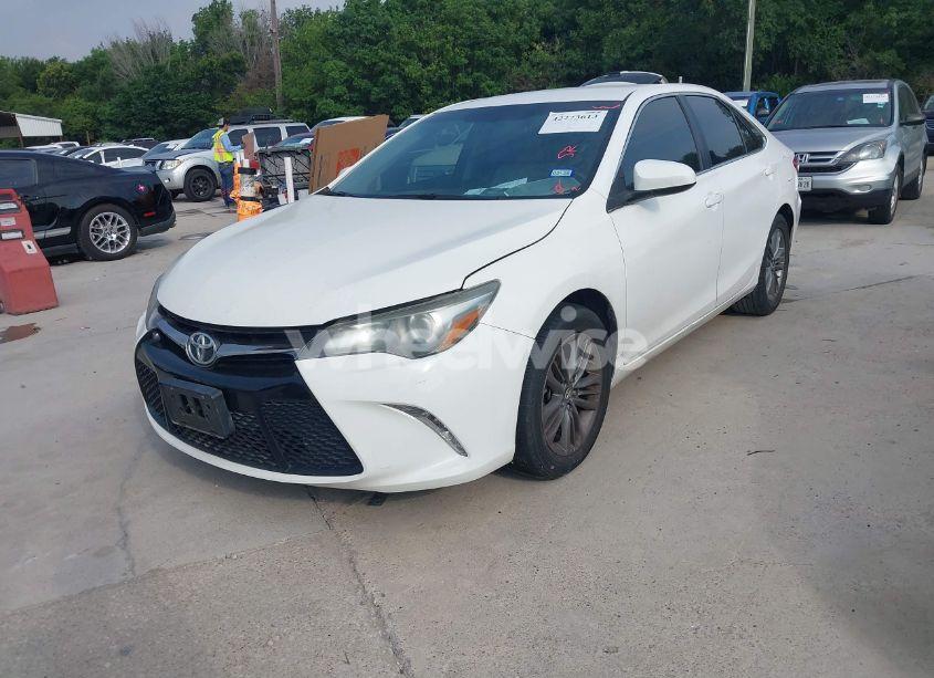Photo 2 of 2016 Toyota Camry SE (VIN 4T1BF1FK9GU243214)