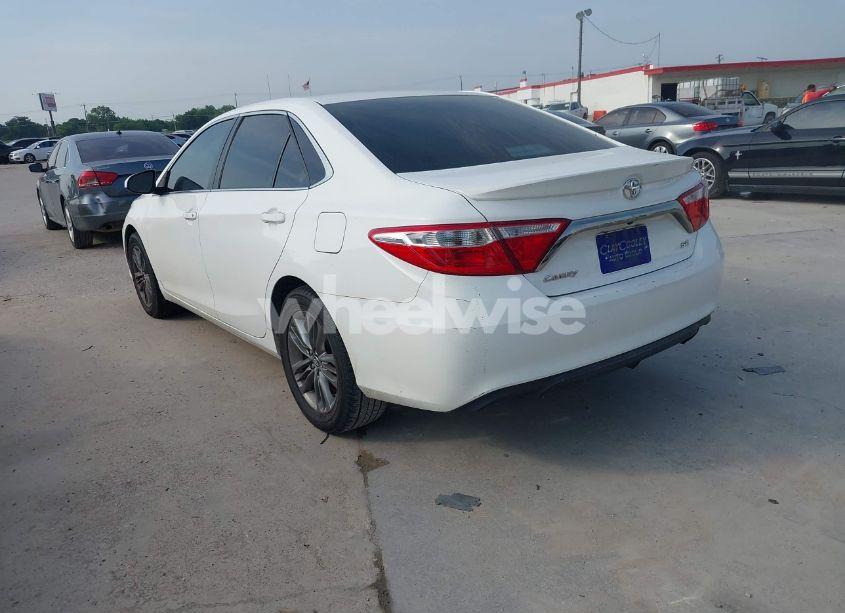 Photo 3 of 2016 Toyota Camry SE (VIN 4T1BF1FK9GU243214)