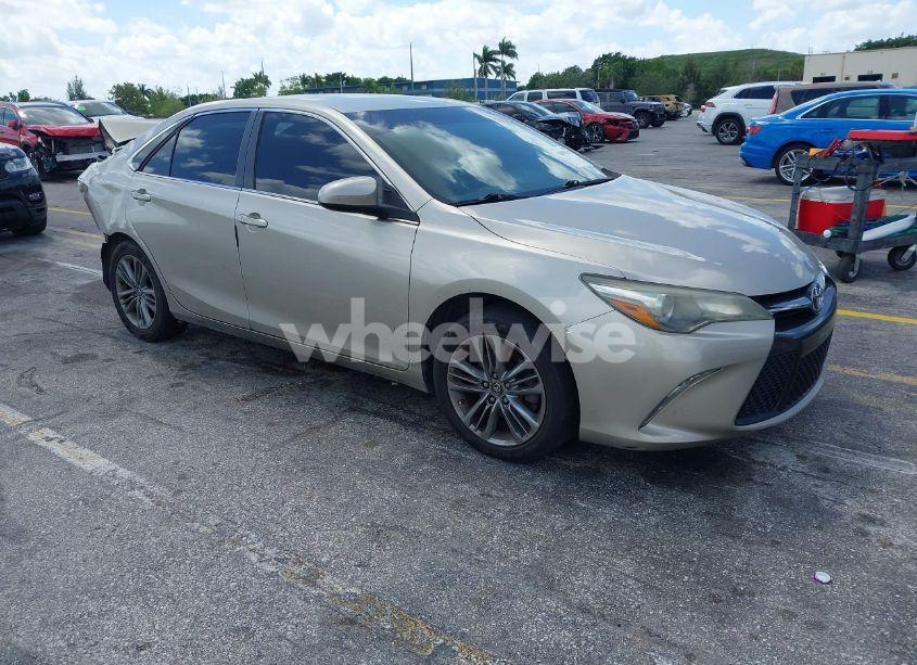 2016 Toyota Camry SE (VIN 4T1BF1FK9GU255220) main photo