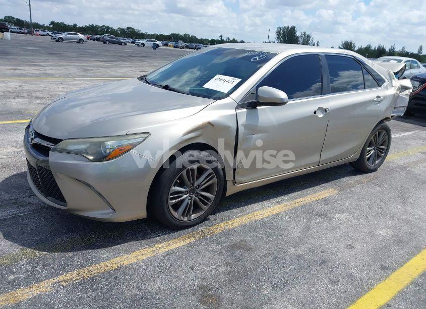 Photo 2 of 2016 Toyota Camry SE (VIN 4T1BF1FK9GU255220)