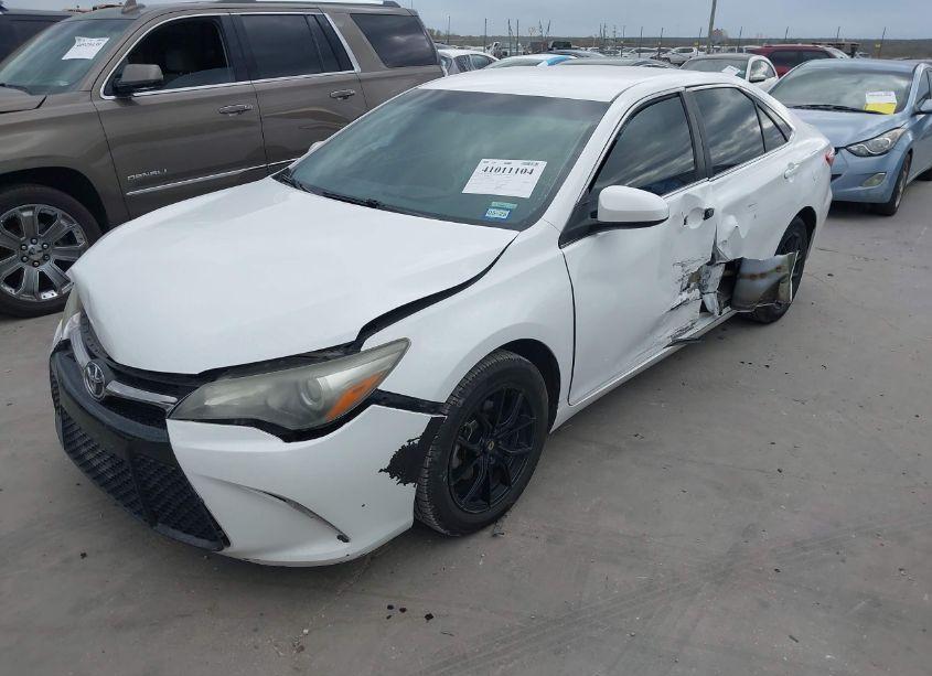 Photo 2 of 2016 Toyota Camry SE (VIN 4T1BF1FK9GU258232)
