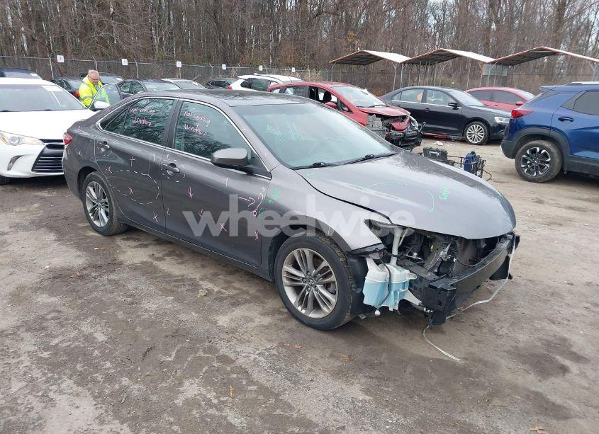 2016 Toyota Camry SE (VIN 4T1BF1FK9GU260515) main photo