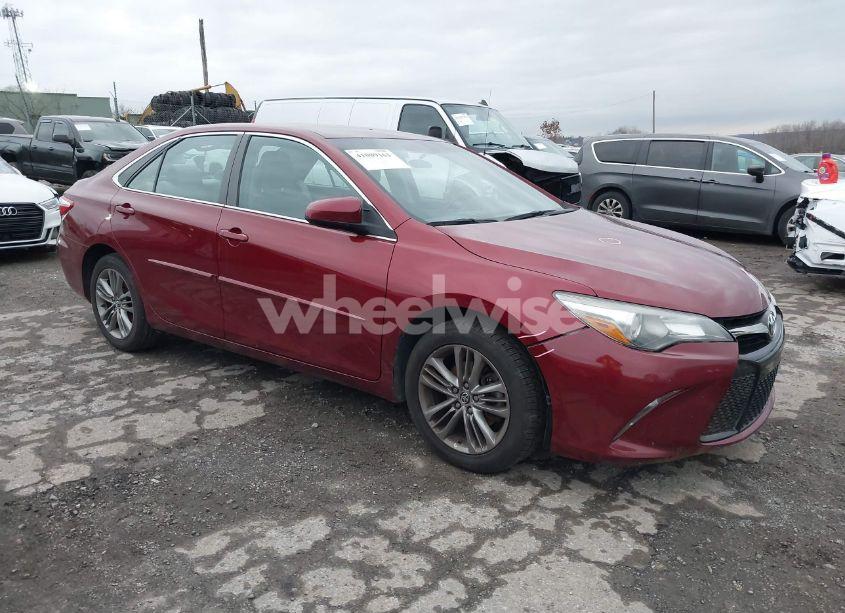 2016 Toyota Camry SE (VIN 4T1BF1FK9GU503448) main photo